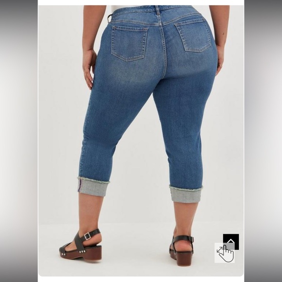 Torrid Crop Boyfriend Mid-Rise Jean - Picture 12 of 13